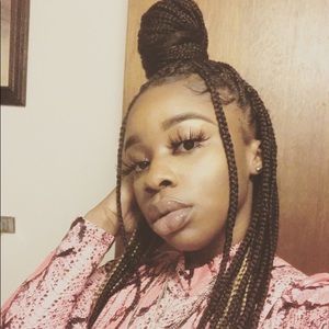 Meet your Posher, Cassandra